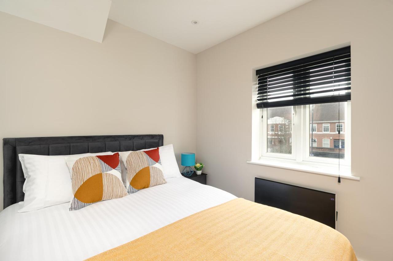 Apartamento Skyvillion - Cozy Large 4 & 1 Bed In Enfield, Mins To Tube Station, Free Wi-fi Londres