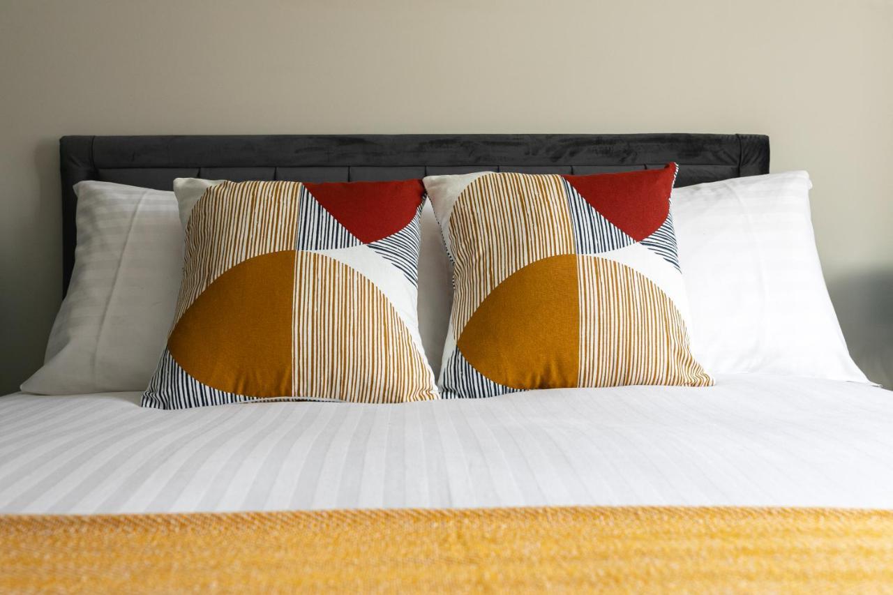 Skyvillion - Cozy Large 4 & 1 Bed In Enfield, Mins To Tube Station, Free Wi-fi Apartamento *