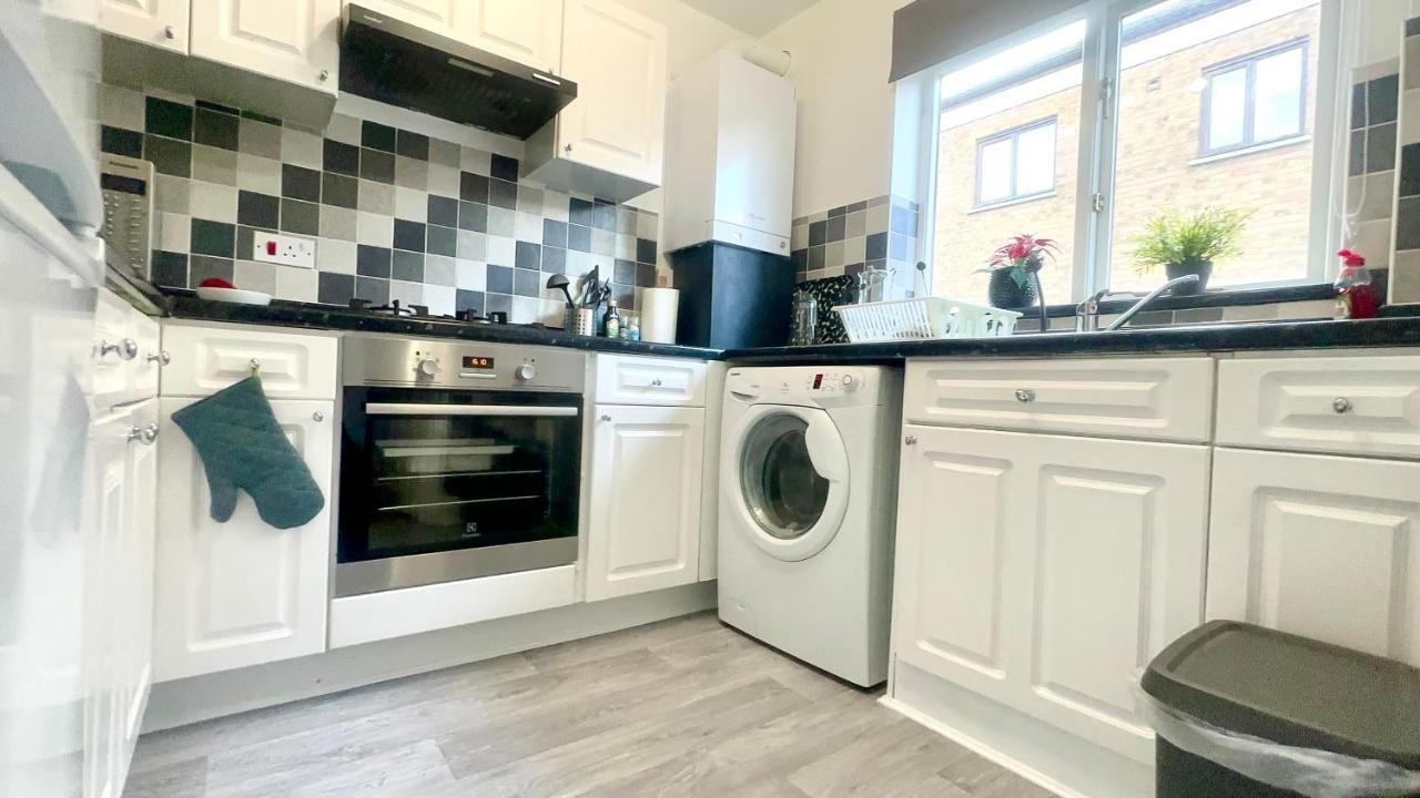 Amazing Location - Of London- 2 Bedroom Stunning Canal View House With Private Garden,parking & Balcony *
