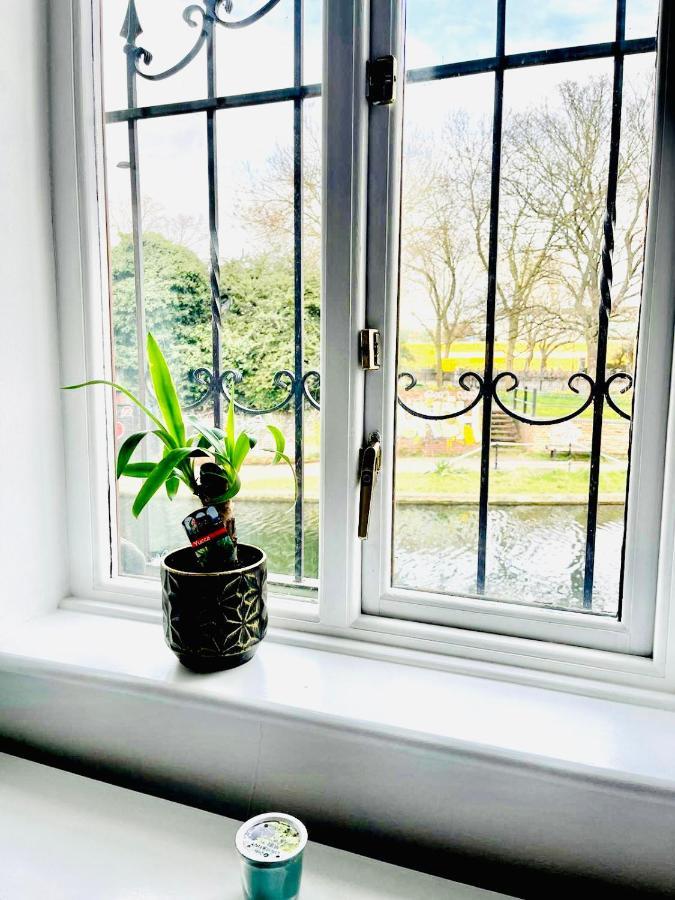 Apartment Amazing Location - Of London- 2 Bedroom Stunning Canal View House With Private Garden,parking & Balcony London