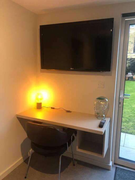 Apartment Brand New Studio Outhouse Putney Sw15