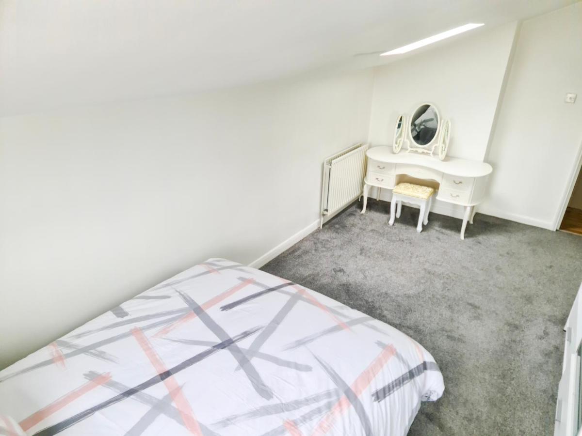 The Navarone Blue Orchid Flat London