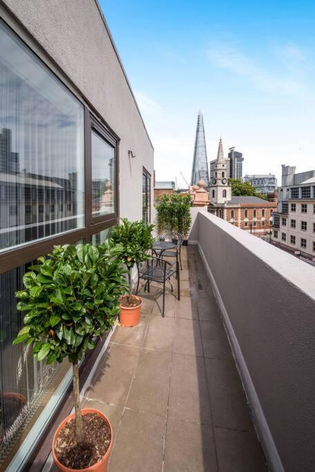 7 Borough - Spacious 2-bed, 2-bath In Prime Location Londen