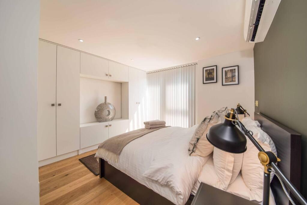 Appartement 7 Borough - Spacious 2-bed, 2-bath In Prime Location