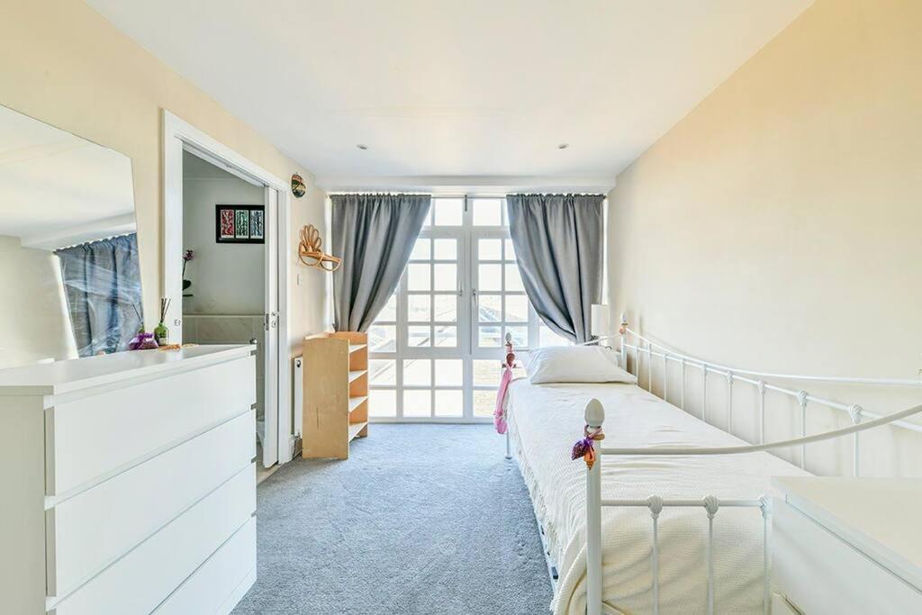 Dovecote - Sanctuary In The Sky Apartment London