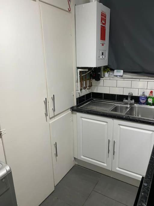 Ground Floor One Bedroom Bayswater Central Apartment London