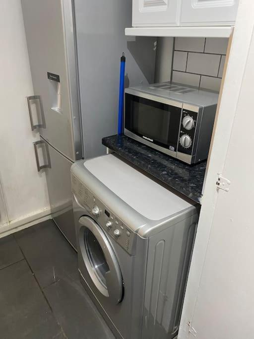 Ground Floor One Bedroom Bayswater Central Leilighet London
