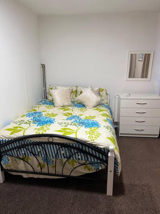 016- 1 Bedroom Church Street F31 Apartment London