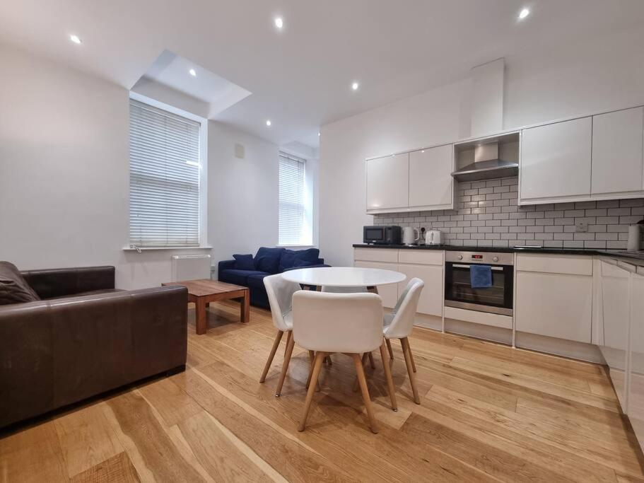 Apartamento Modern Two Bedroom Ground Floor