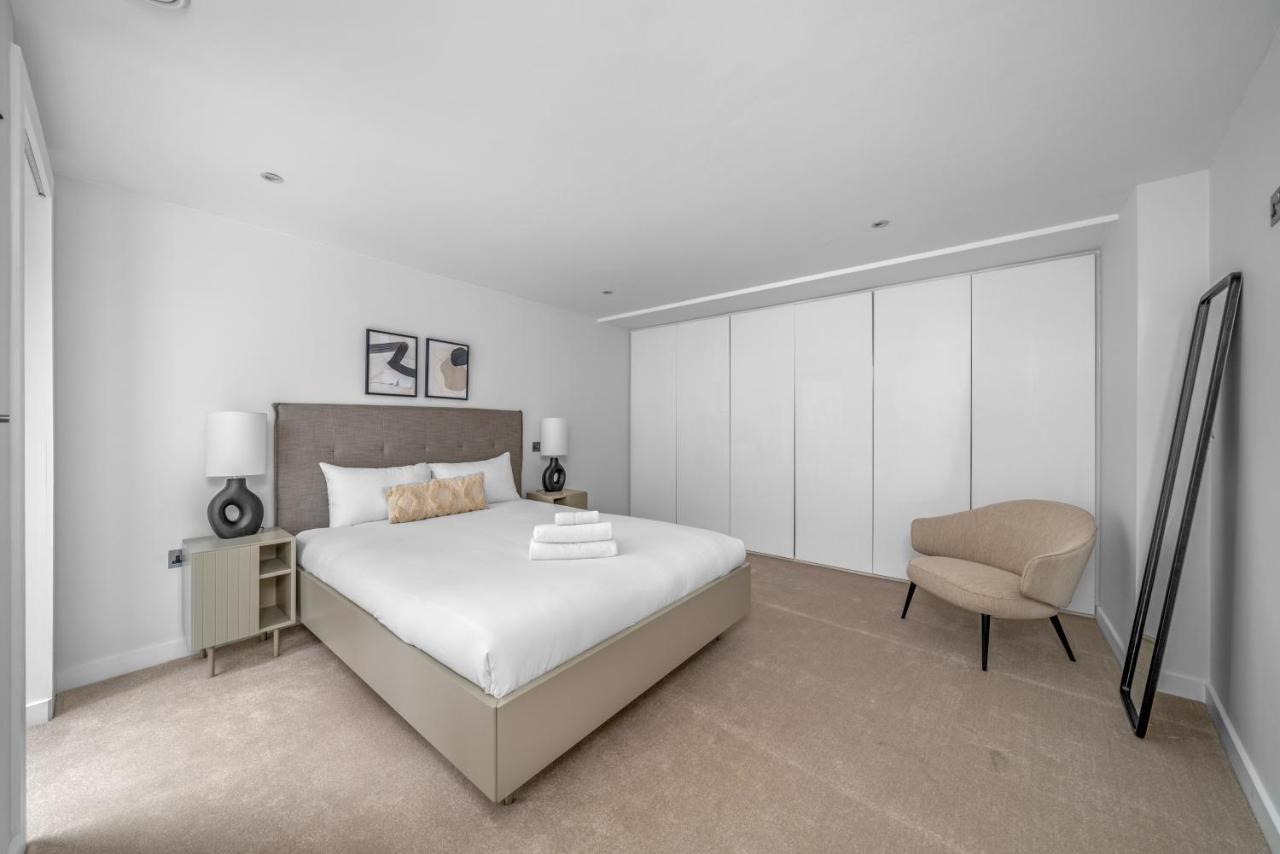 Joivy Stylish 3 Bed, 3 Bath House With Private Courtyard In Chelsea Londen