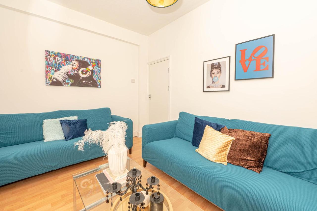 Ferienhaus Xtra Large 4 Bedroom House, Near Excel, And 5 Walk To Train Station London