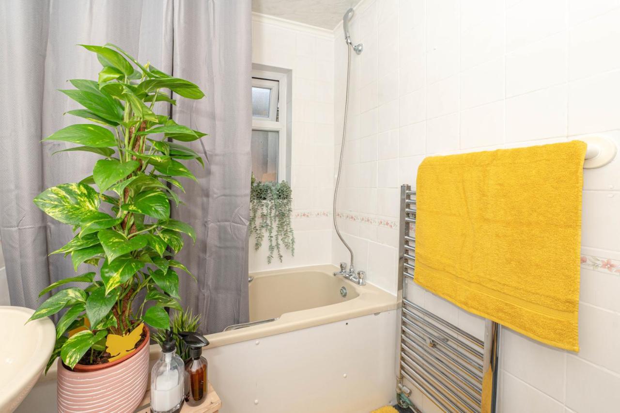 Ferienhaus Xtra Large 4 Bedroom House, Near Excel, And 5 Walk To Train Station