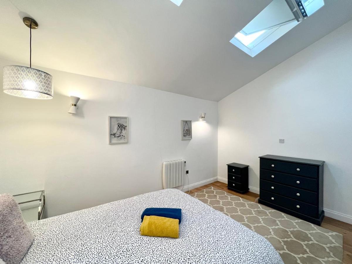 Сasa de vacaciones 3 Cosy Homes Walking Distance To Mall With Parking Available To Book Separately 3 Bed House Or 1 Bed Or *
