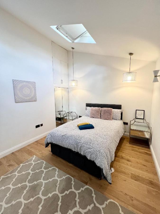 3 Cosy Homes Walking Distance To Mall With Parking Available To Book Separately 3 Bed House Or 1 Bed Or * Londres