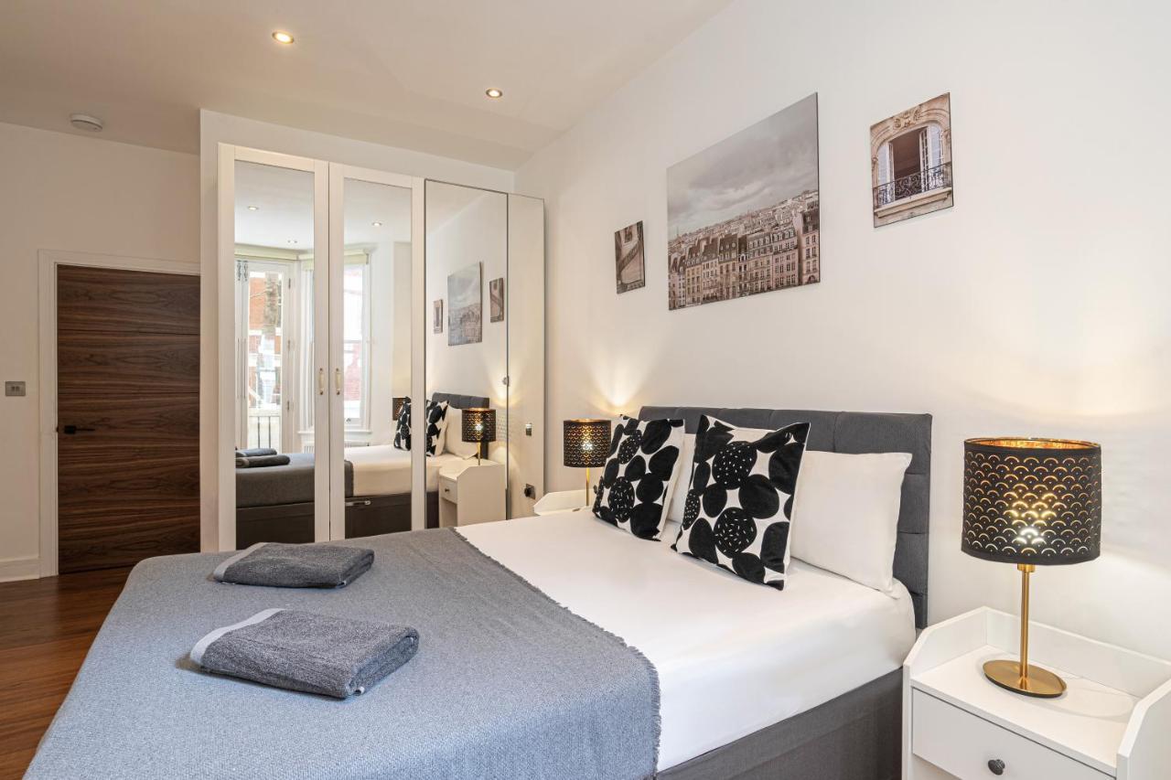 At Kensington And Knightsbridge Appartement