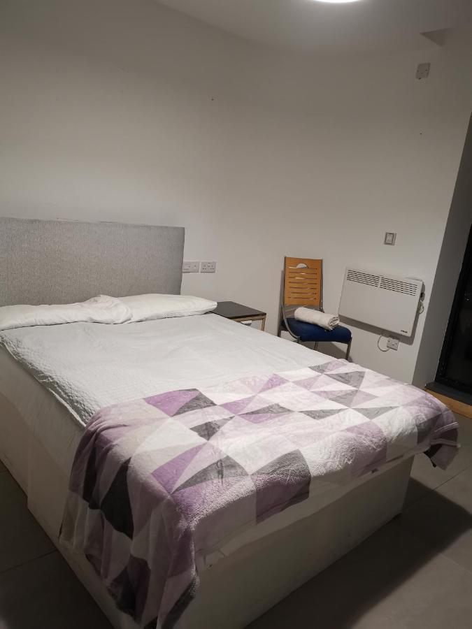 Campo de lujo Jadwin Beautiful Share Toilet 2 People Londres