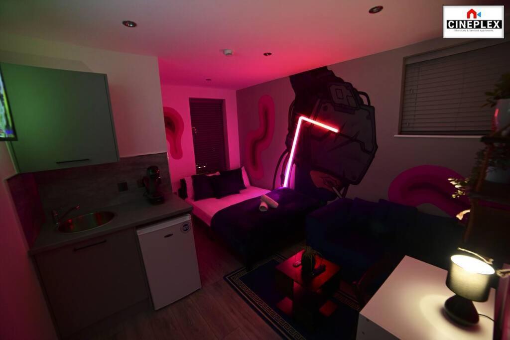 Appartement Double Bed Studio Flat With Netflix Flat B Unit C2 Wifi Disney By Cineplex Short Lets Serviced