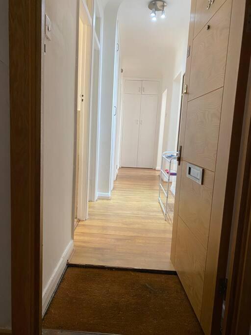 018- Premium Location Regent Park Radley House Leilighet London