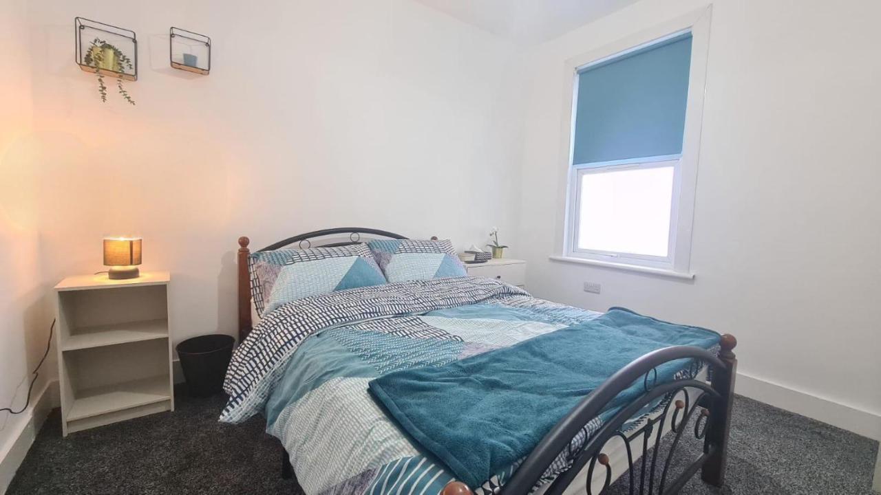 Spacious In Manor Park * London