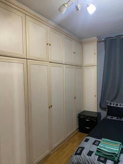 019- Premium Location Bayswater 2 Apartment *