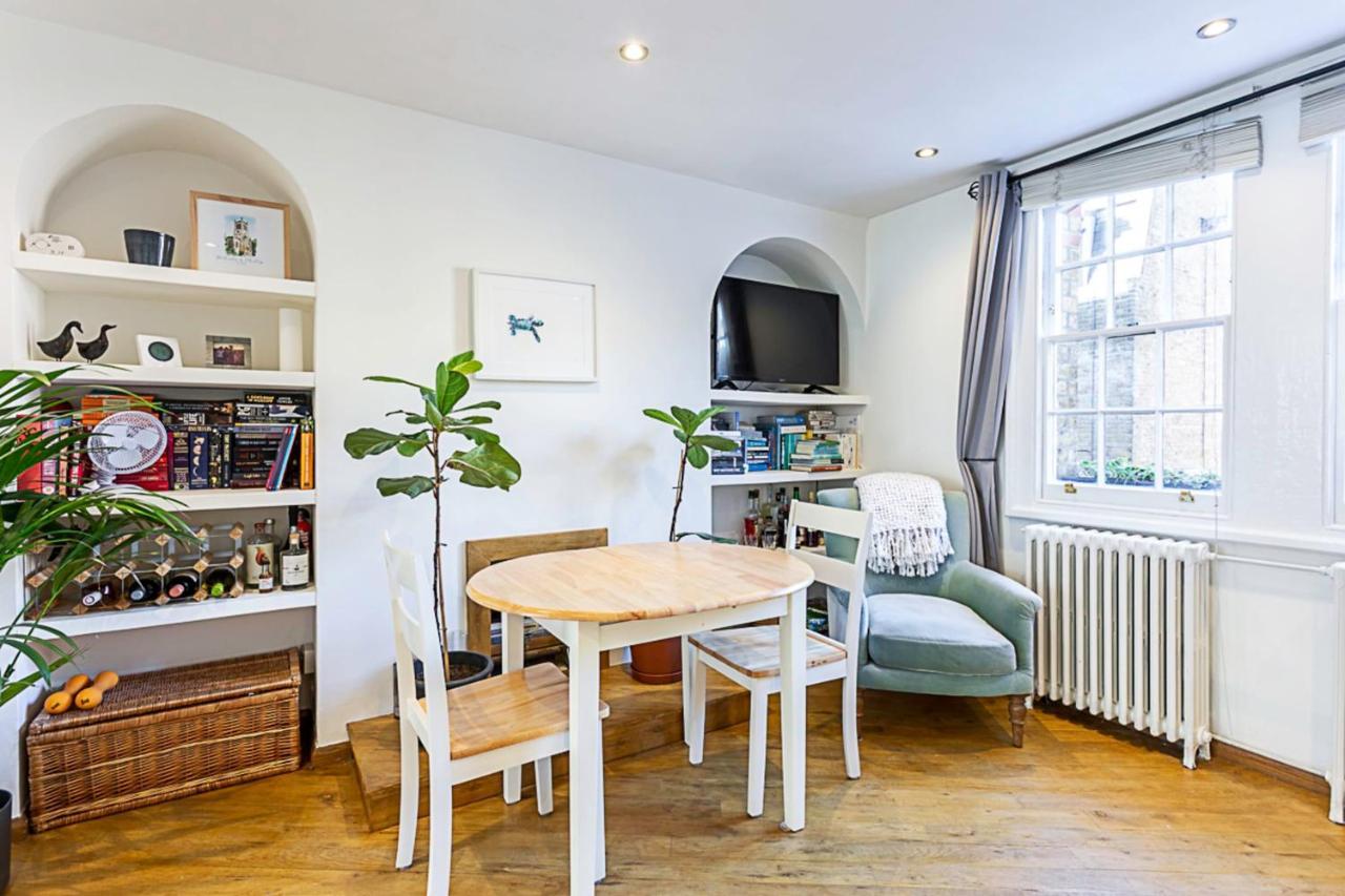 Gorgeous Angel Flat London