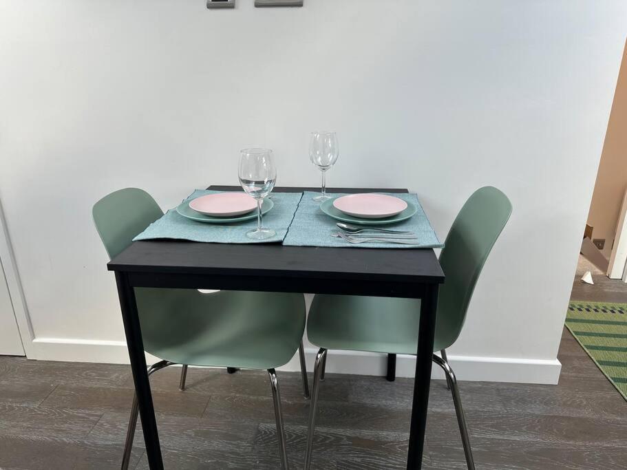 Lovely New Decor Studio - 4 The Southwell London