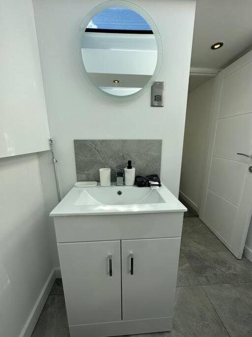 Lovely New Decor Studio - 4 The Southwell * London