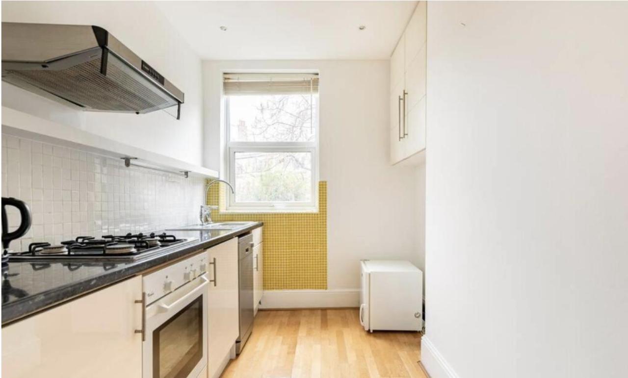 Earl's Court One Bedroom Flat * Londen