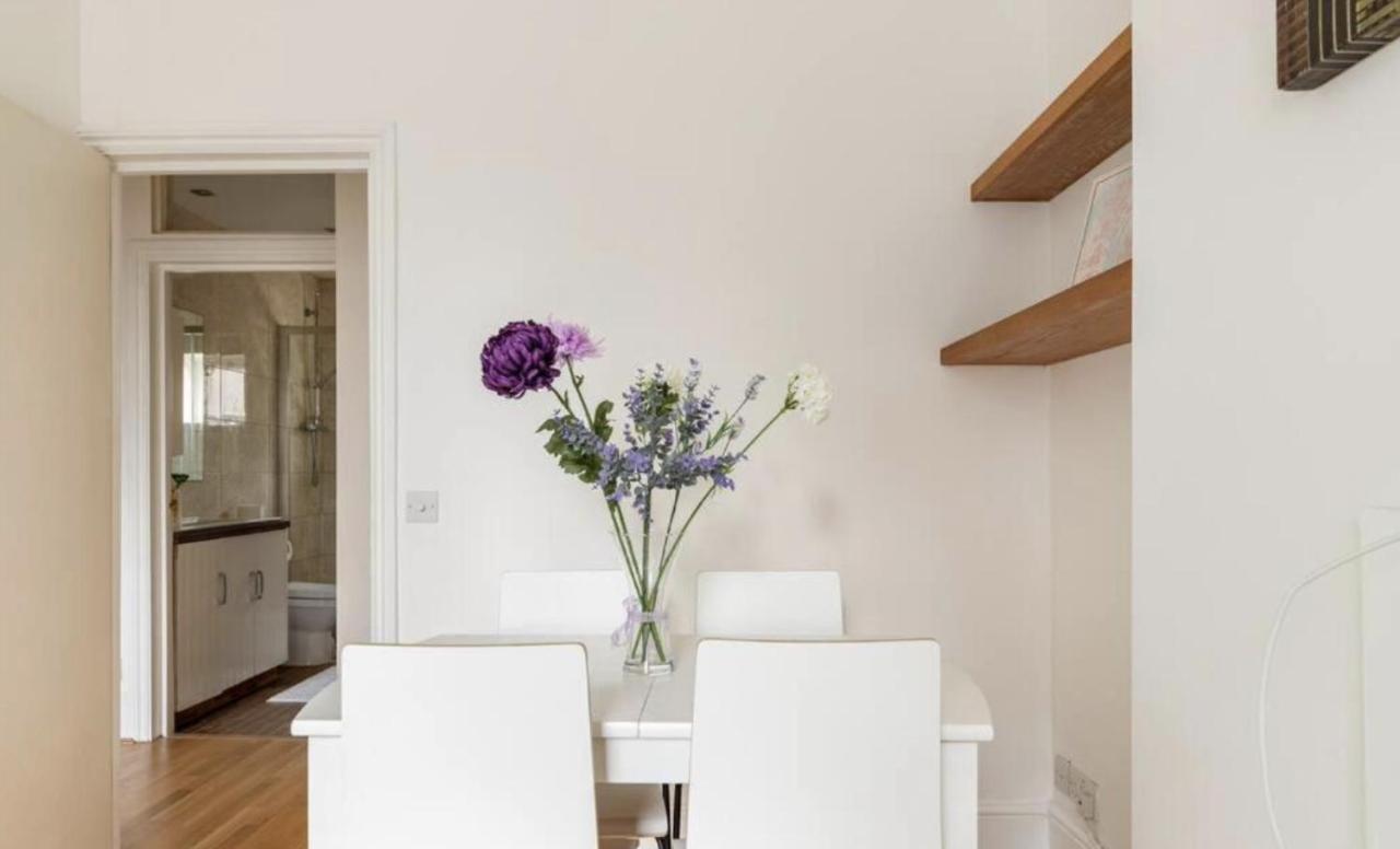 Earl's Court One Bedroom Flat * Londen