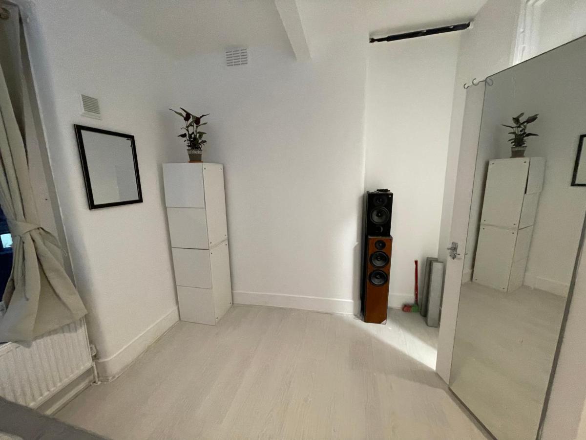 One Bedroom Flat Miles Apartment