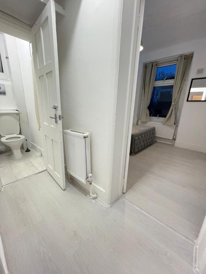 One Bedroom Flat Miles * London