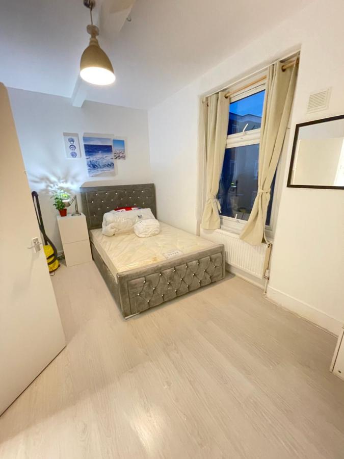 One Bedroom Flat Miles Apartment