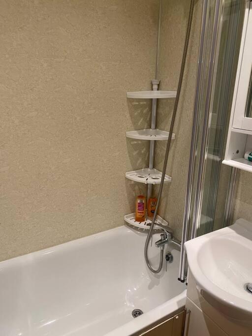 Apartment 017- Premium Location 100 Penfold Place