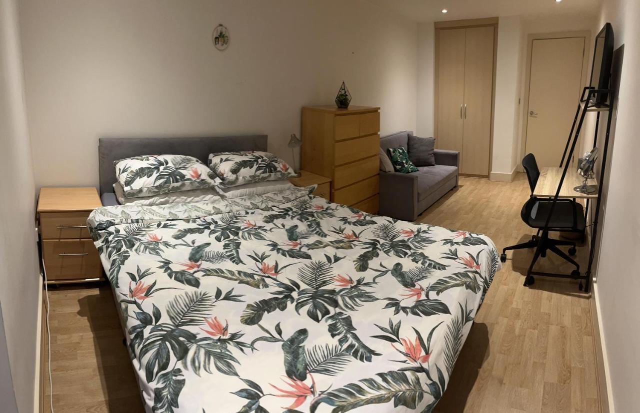 Privat overnatting Large And Private Bathroom London