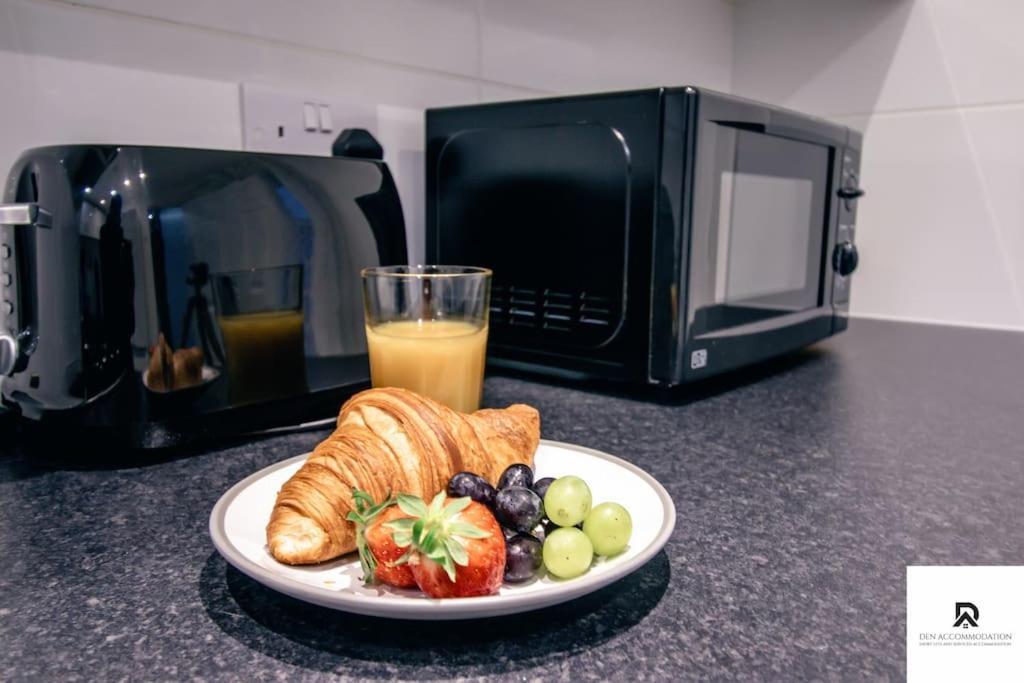 Appartement Weekly & Monthly - Beautiful 2 Bed House With Free Parking - Relocation, Business & Group - 5 Guests - By Den Short Lets & Serviced Accommodation, Woolwich