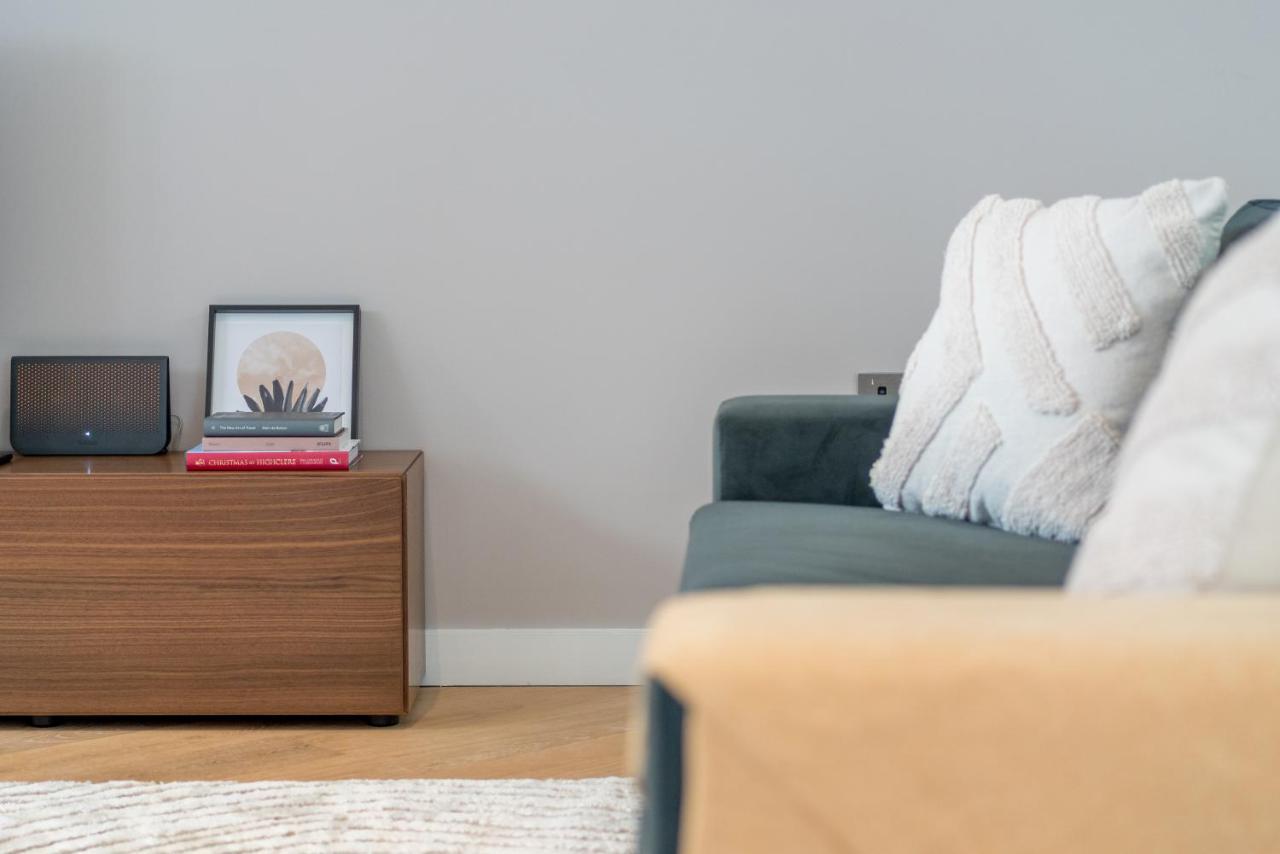 Vakantiehuis Joivy Stylish 3 Bed, 3 Bath House With Private Courtyard In Chelsea Londen