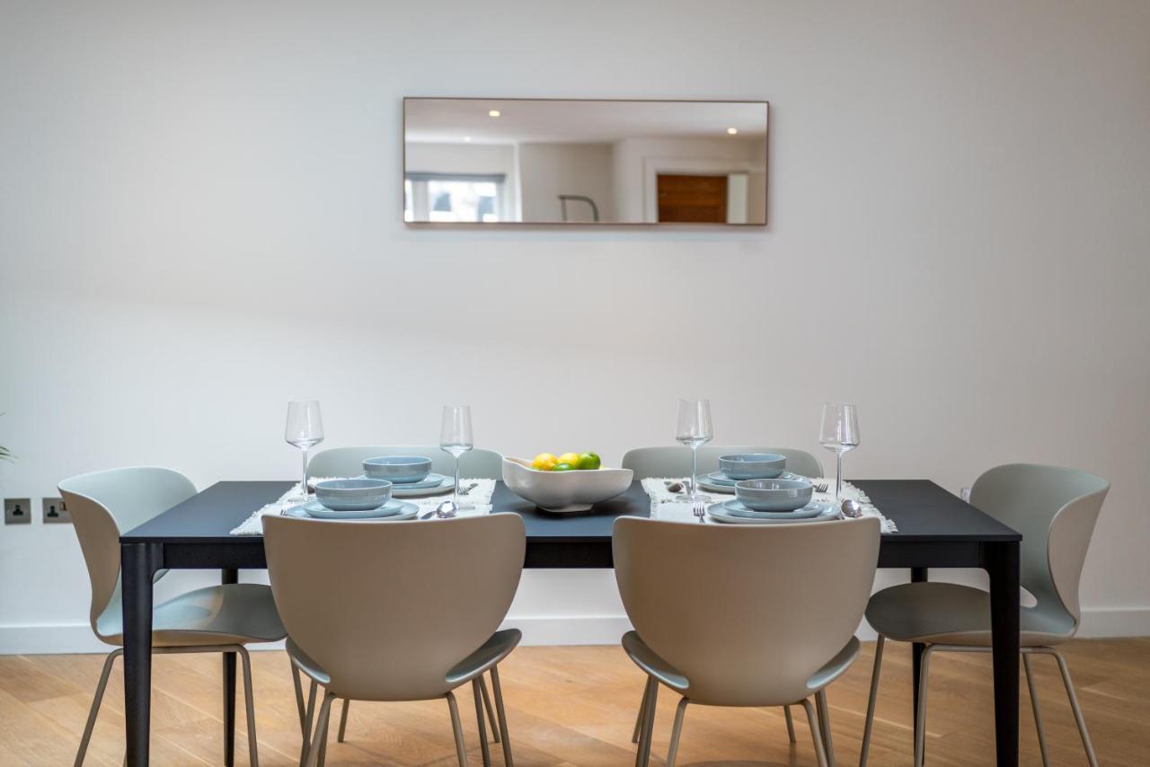 Vakantiehuis Joivy Stylish 3 Bed, 3 Bath House With Private Courtyard In Chelsea *