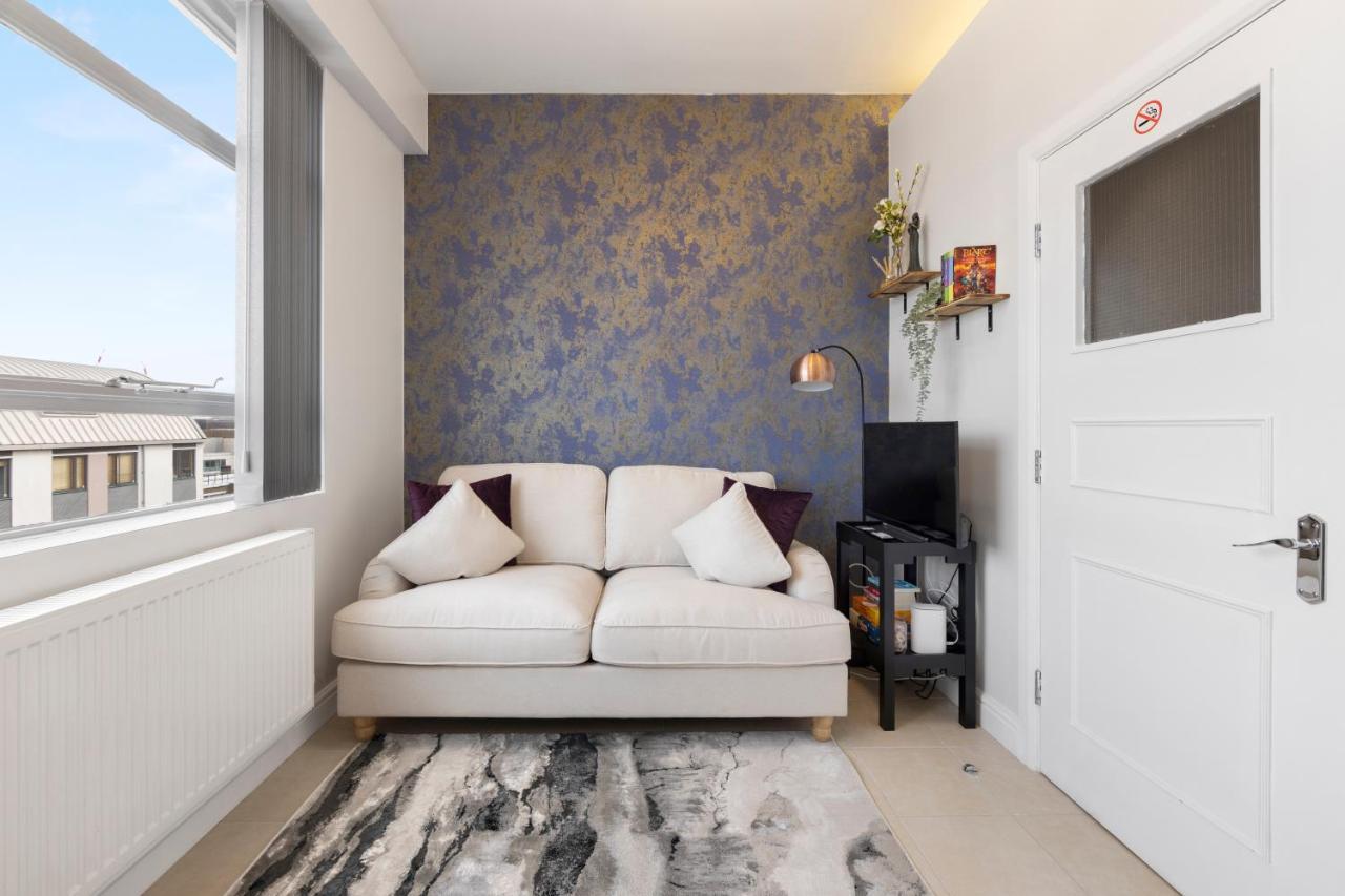 Central Located In City Of - Farringdon Station *
