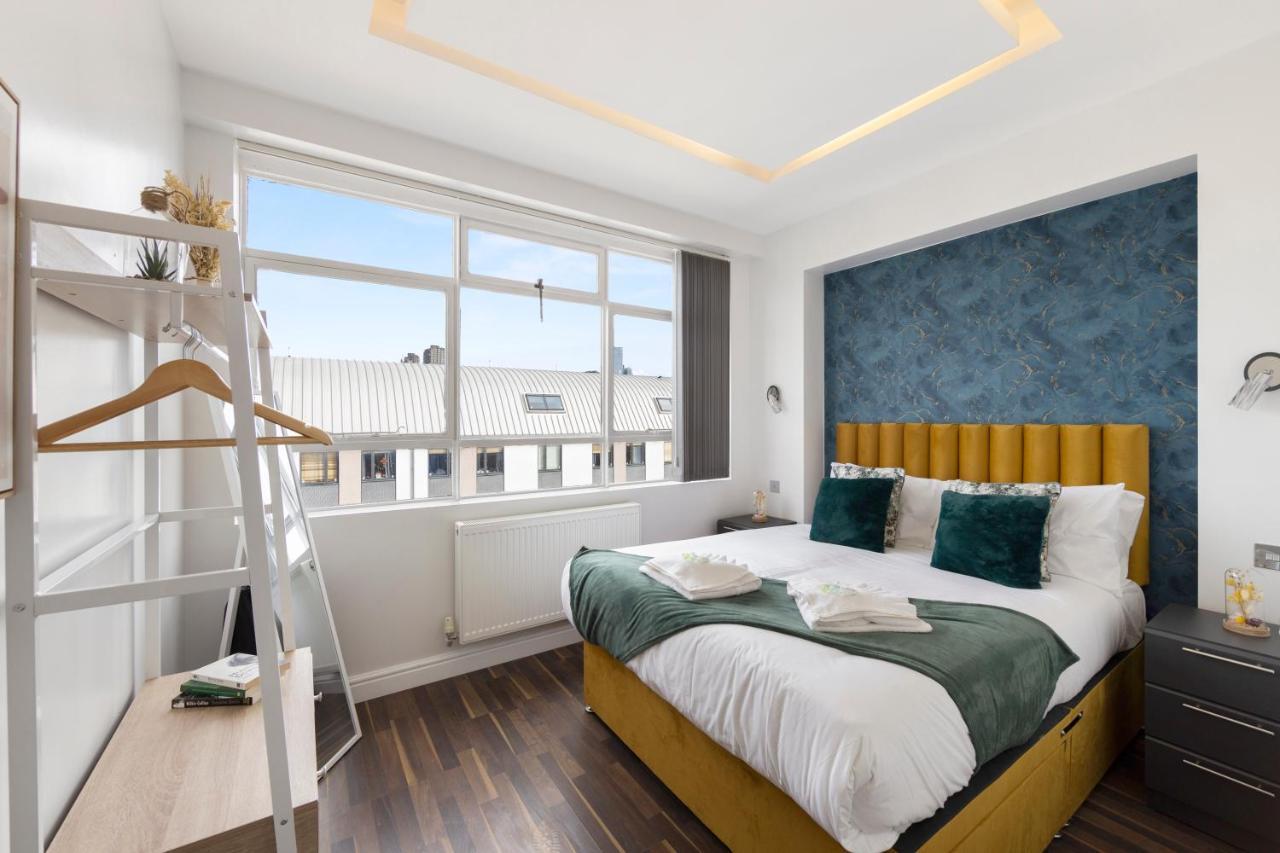 Central Located In City Of - Farringdon Station * London