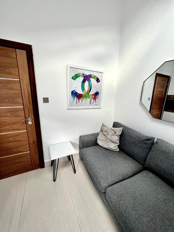 3 Cosy Homes Walking Distance To Mall With Parking Available To Book Separately 3 Bed House Or 1 Bed Or Londres