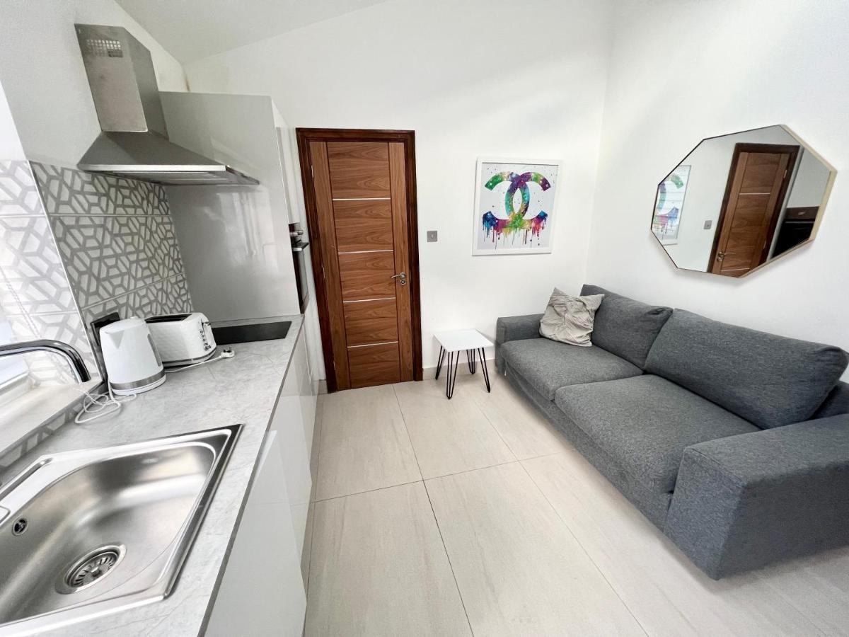 Сasa de vacaciones 3 Cosy Homes Walking Distance To Mall With Parking Available To Book Separately 3 Bed House Or 1 Bed Or *