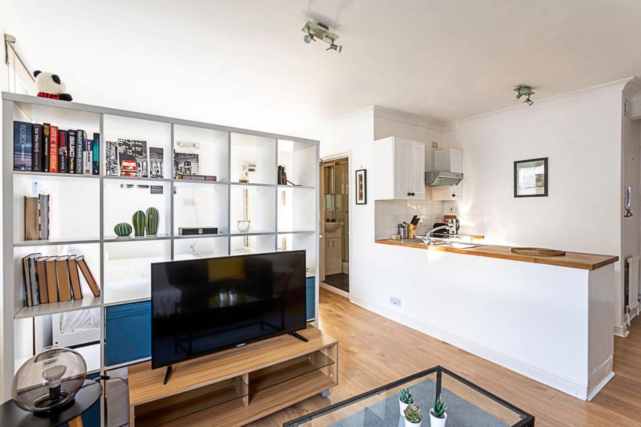 Convenient Studio Near Victoria *