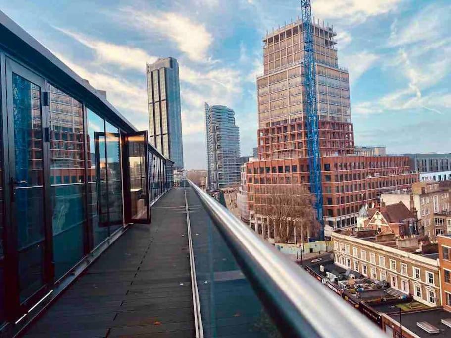 Large 3 Bed 3 Bathrooms Penthouse With Terrace And Views In Leilighet