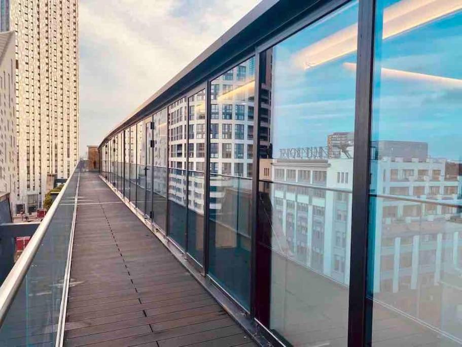 Large 3 Bed 3 Bathrooms Penthouse With Terrace And Views In Leilighet London