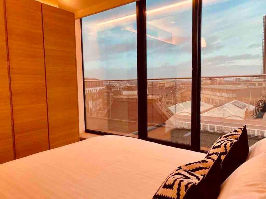 Large 3 Bed 3 Bathrooms Penthouse With Terrace And Views In Leilighet