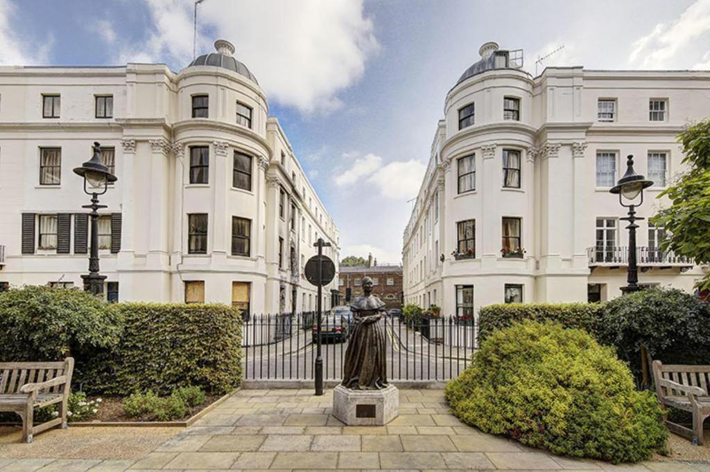 Royal Victorian Regency Palace London