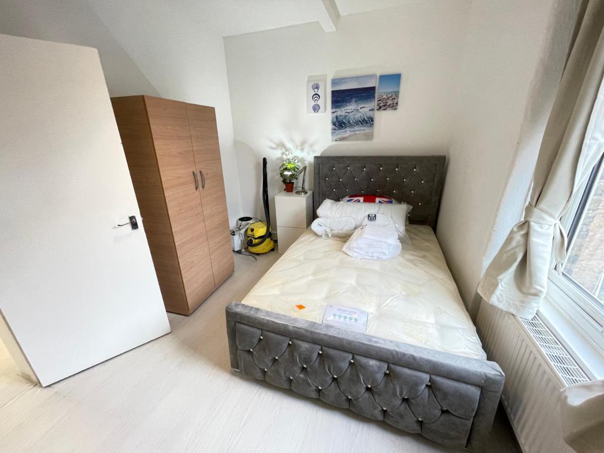 One Bedroom Flat Miles Apartment London