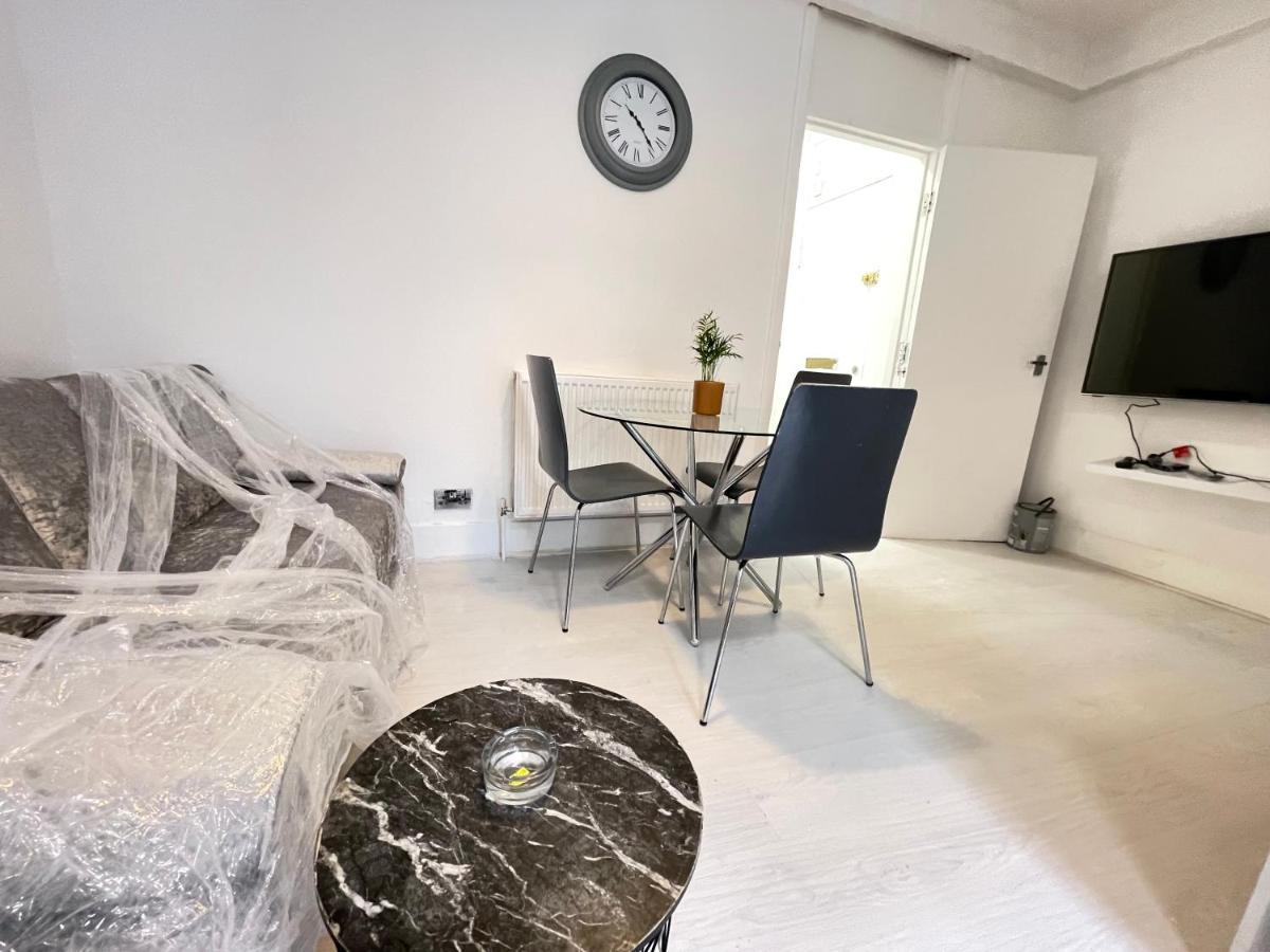 One Bedroom Flat Miles Apartment