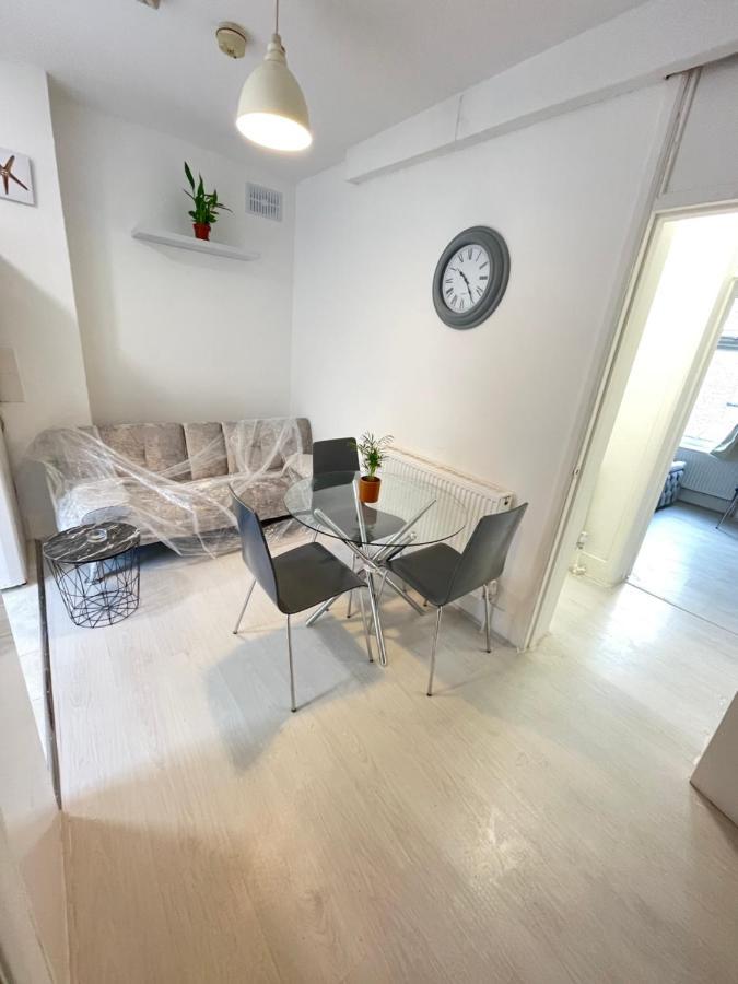 One Bedroom Flat Miles Apartment