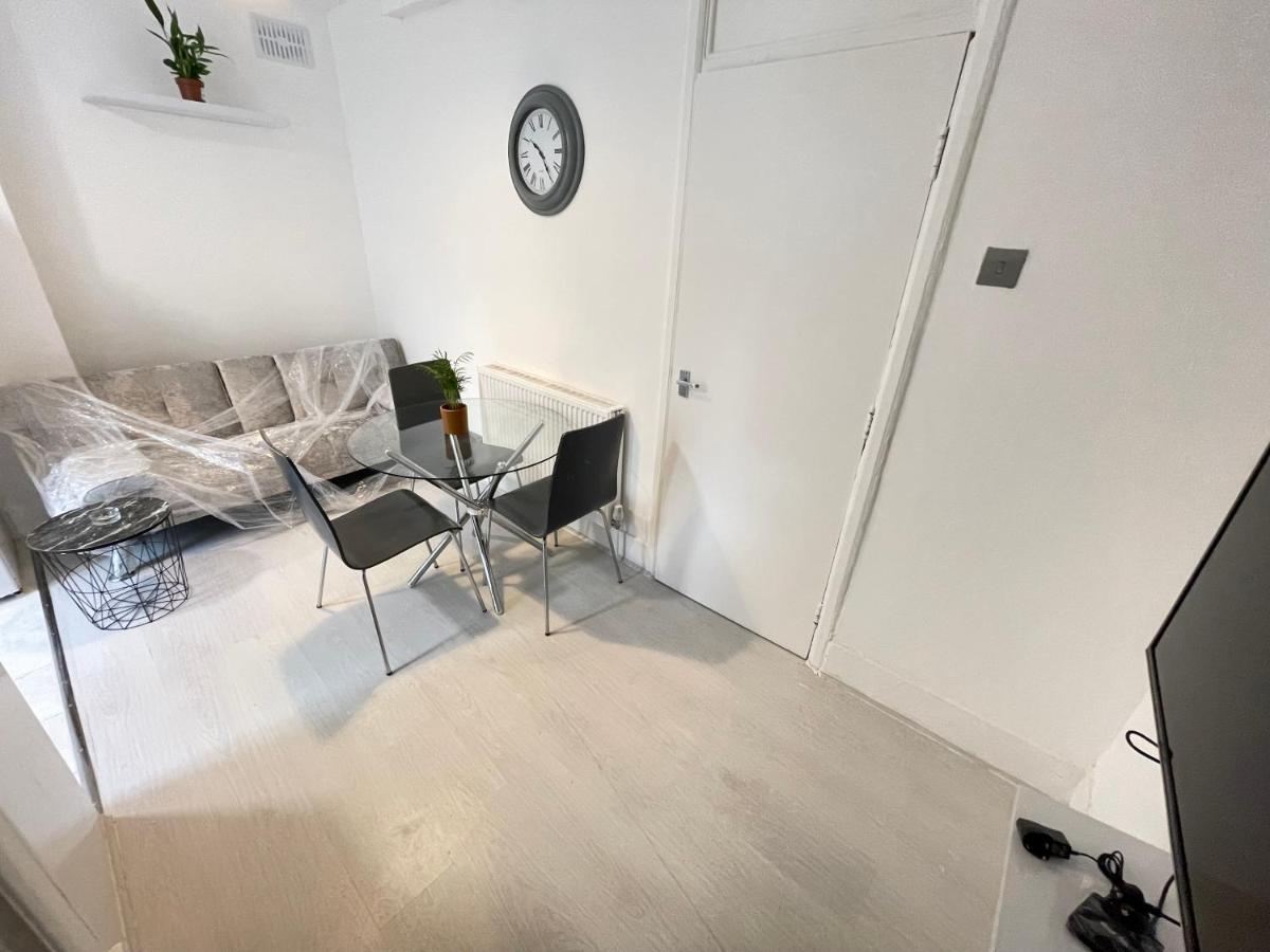 One Bedroom Flat Miles Apartment London